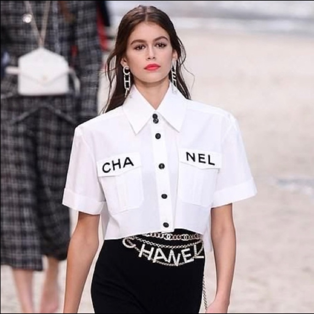 ISO Chanel white logo button top